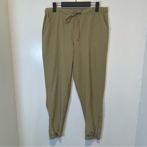 Albion Pants - Albion tan jetsetter joggers women’s‎ size medium